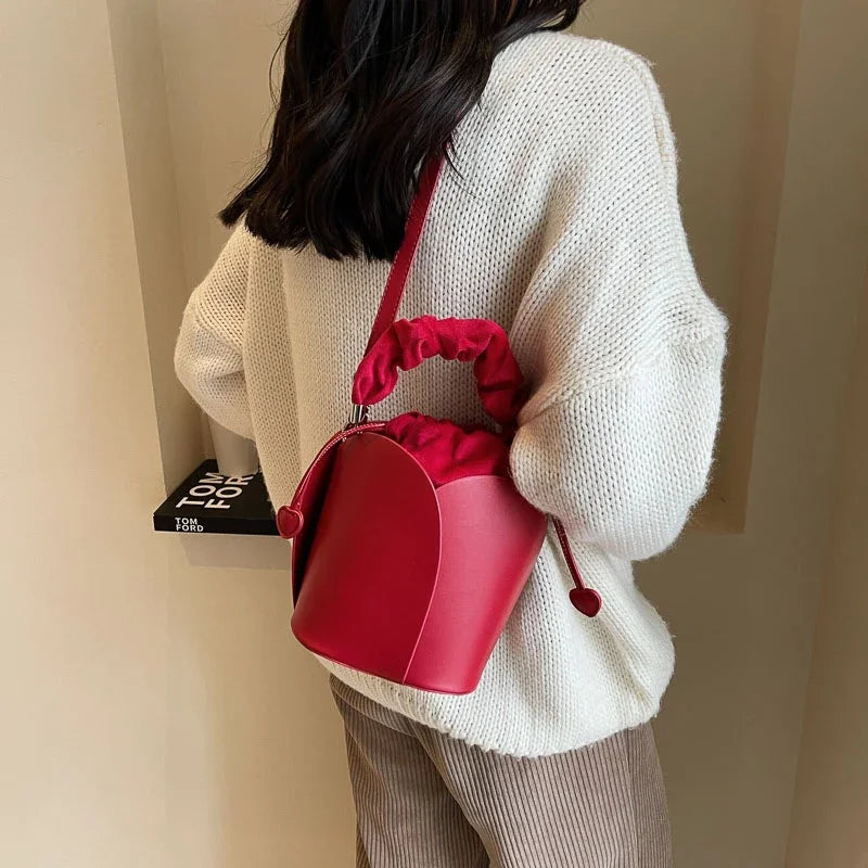 Hot Selling Luxury Women's Bag 2026 High Quality Petal Style Bucket Bag Fashion Versatile Solid Color Carrying Bag Commuter